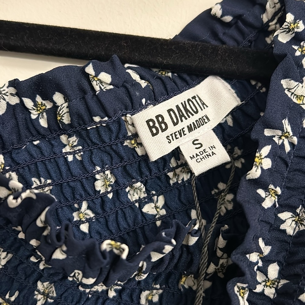 NWT BB Dakota Lost in Yesterday Floral Off Shoulder Smocked Top Small - Picture 10 of 11